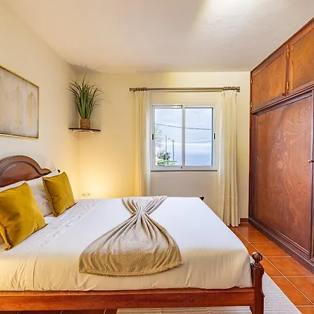 Sky&sea Faial By Your Key Holiday home